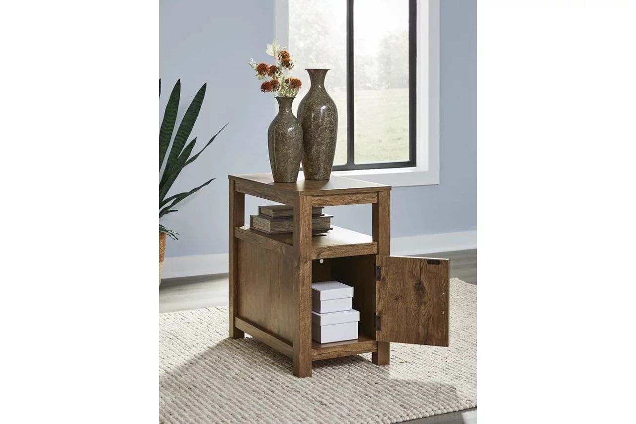 Fendenmore Chairside End Table In Brown T190117