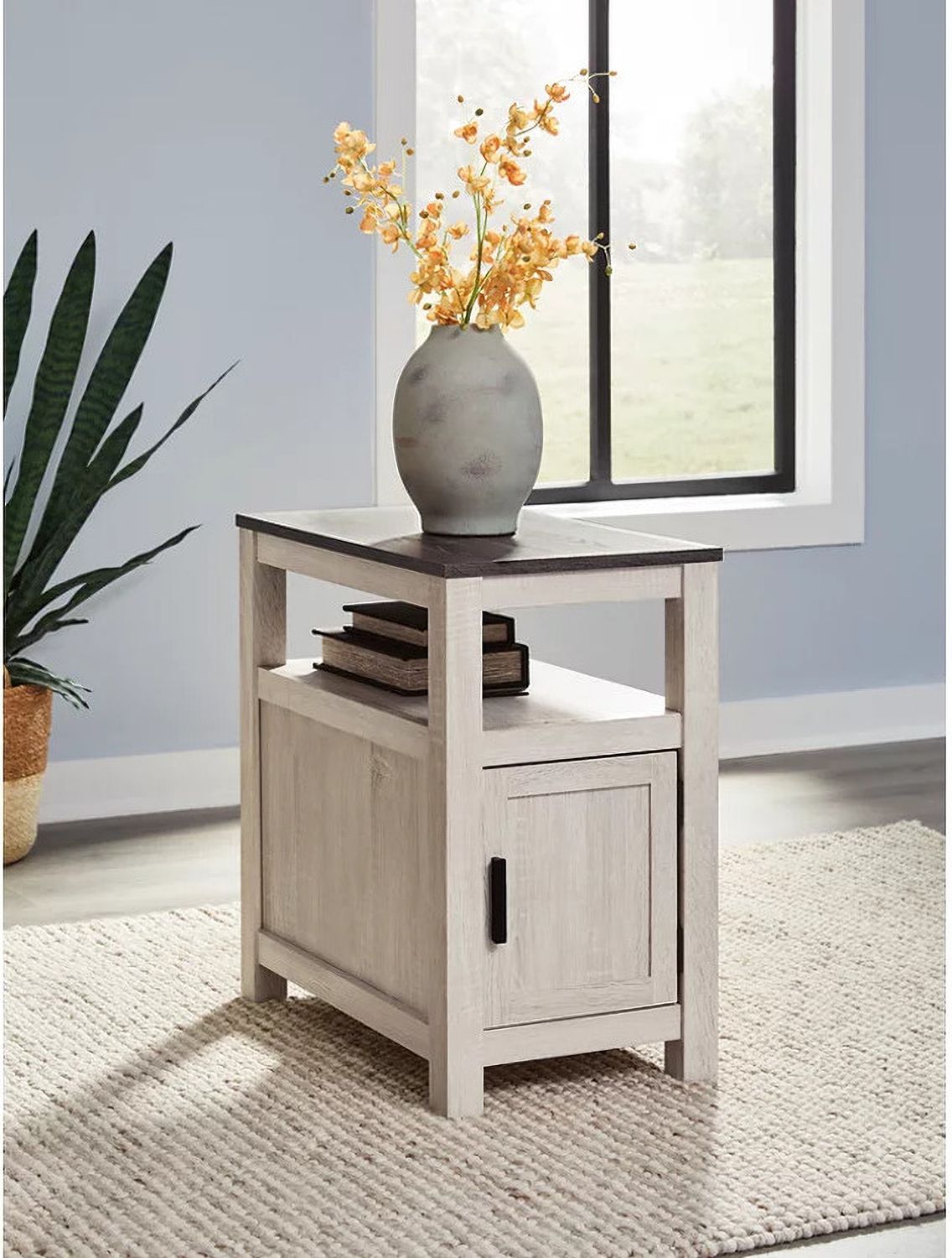 Fendenmore Chairside End Table In Two-tone T190217