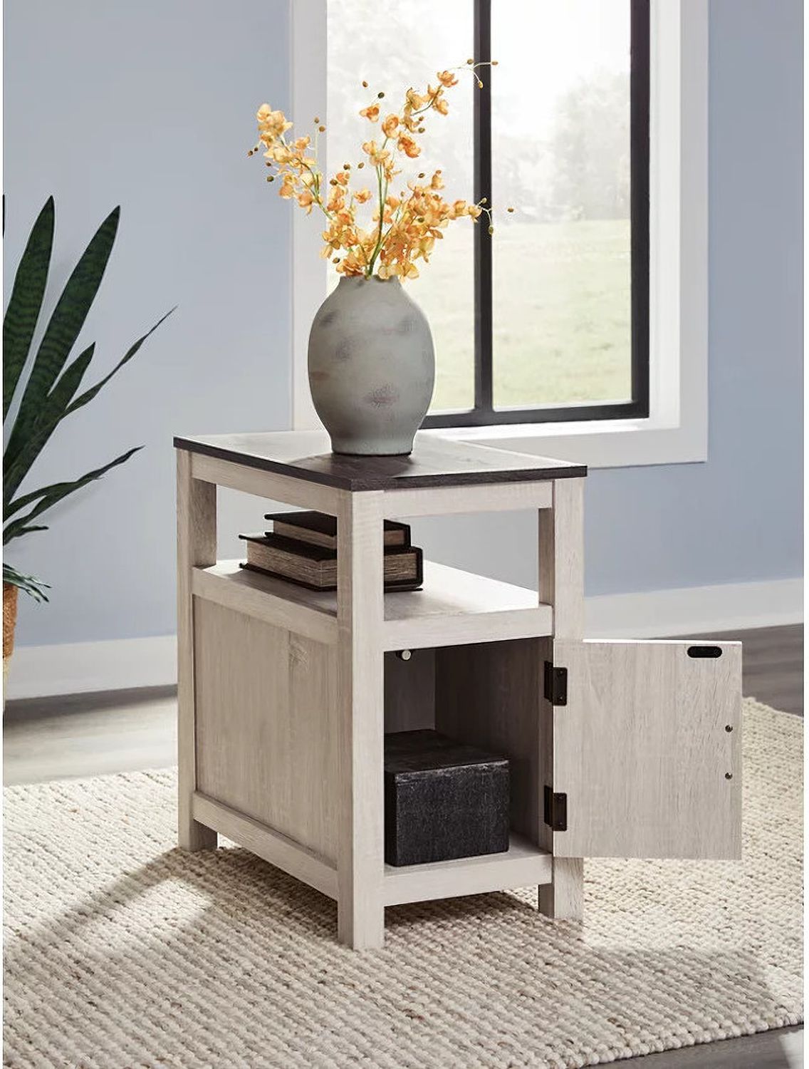 Fendenmore Chairside End Table In Two-tone T190217