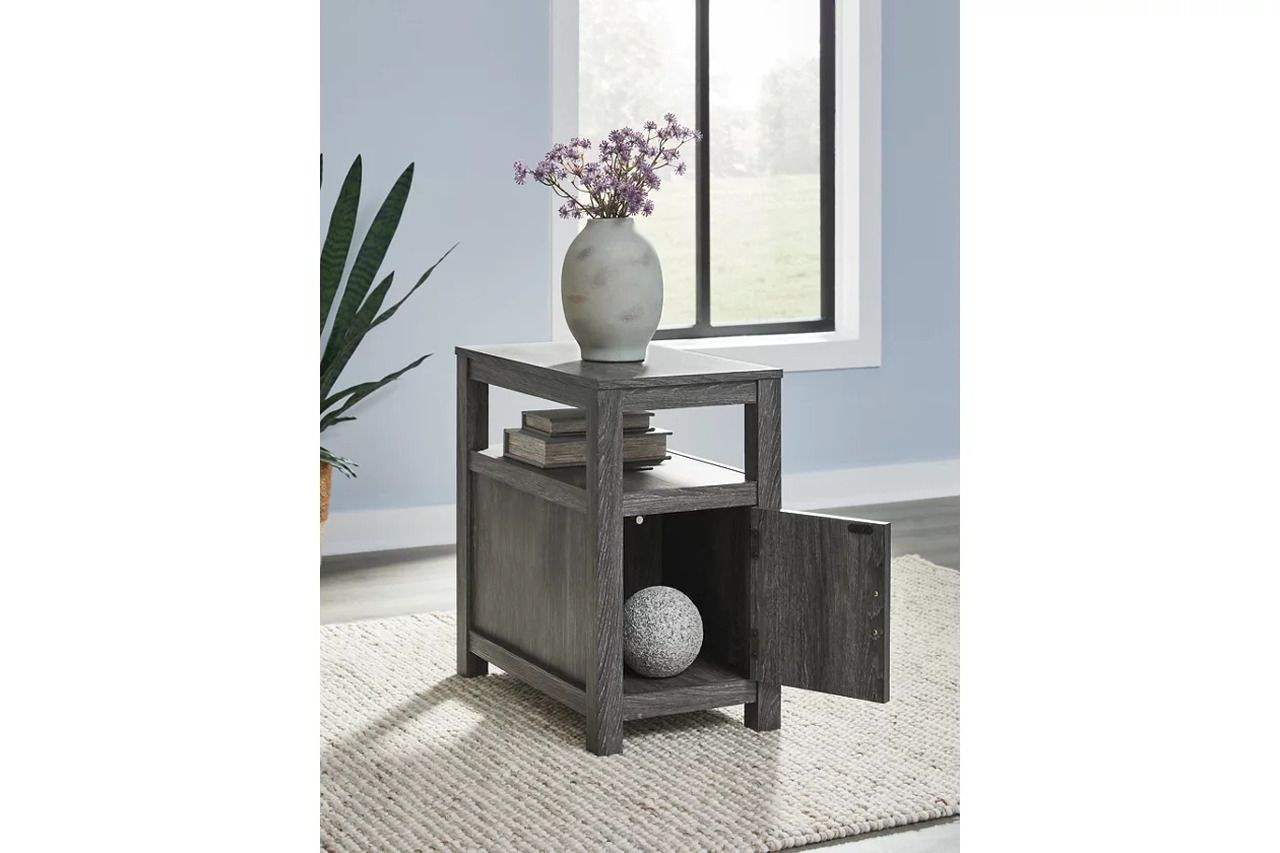 Fendenmore Chairside End Table In Gray T190317