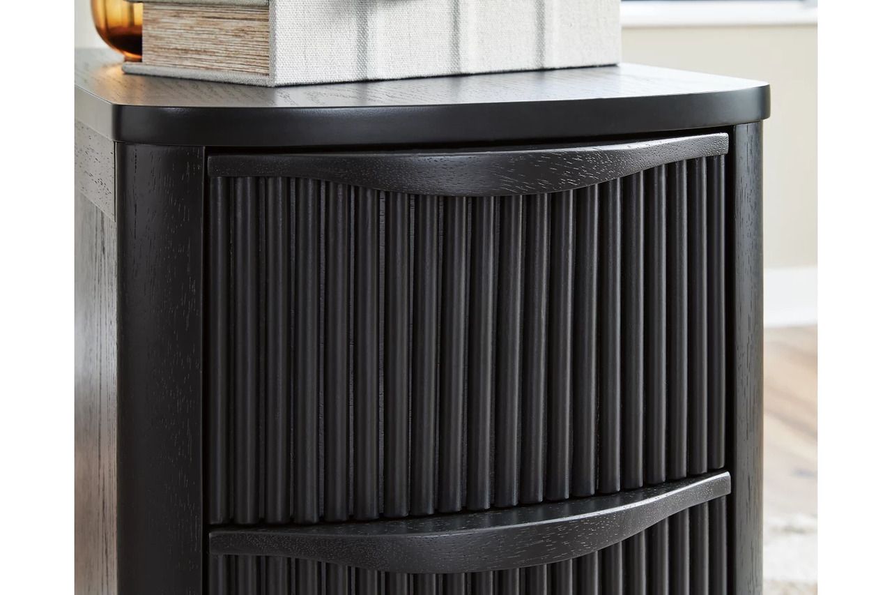 Camdill Chairside End Table In Black T208117