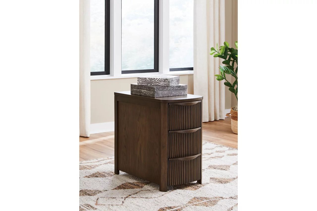 Camdill Chairside End Table In Dark Brown T208217