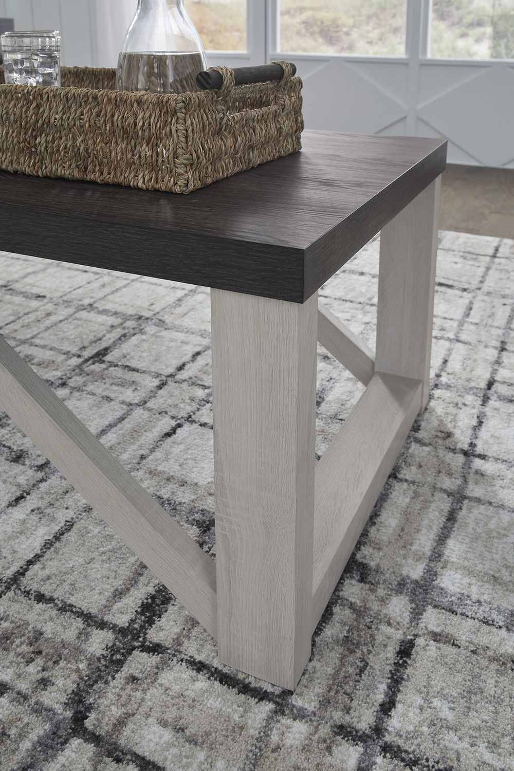Dorrinson Antique White Table Set of 3 T23613
