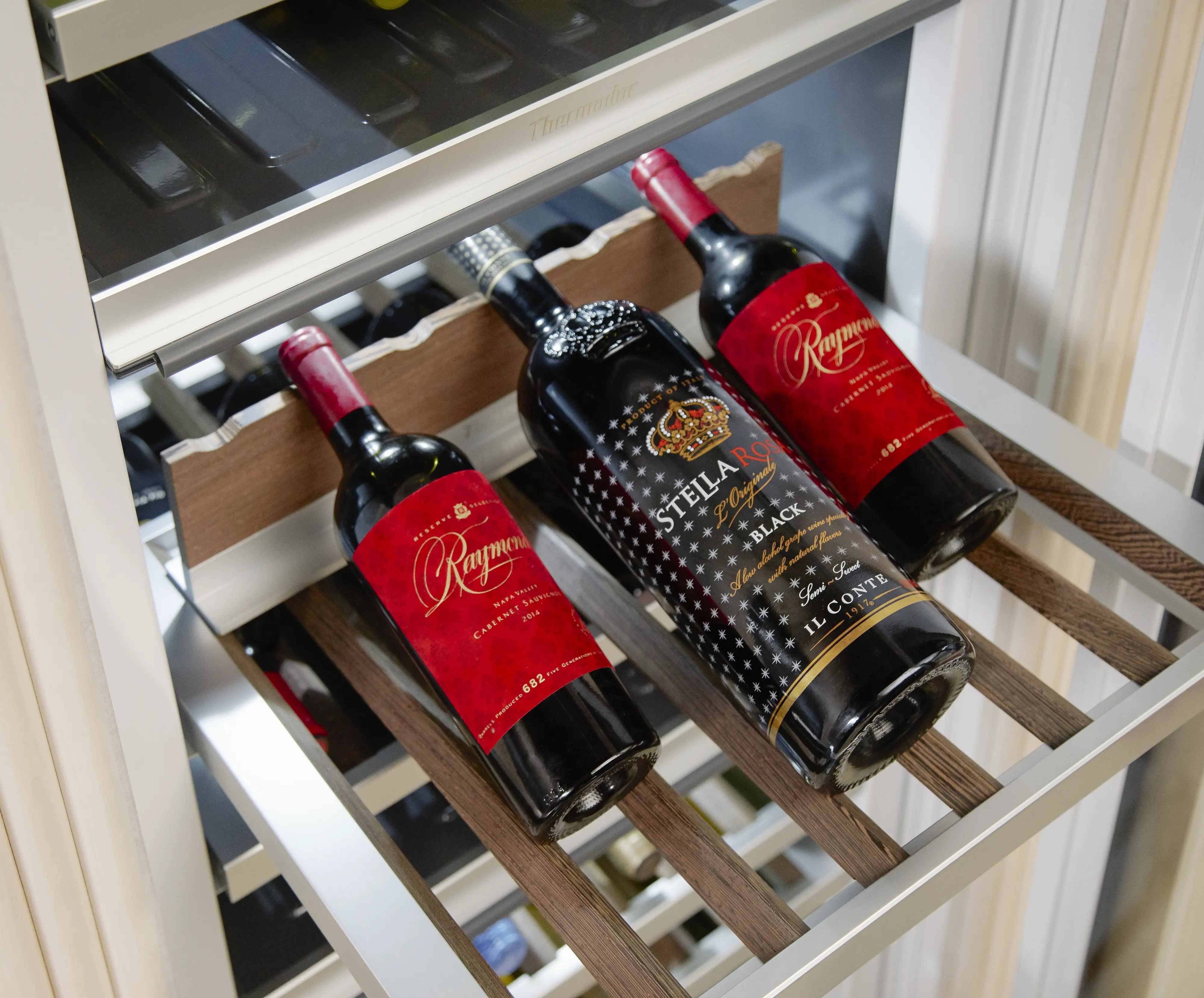 FreedomĀ® Built-in Wine Cooler 24'' Panel Ready T24IW905SP