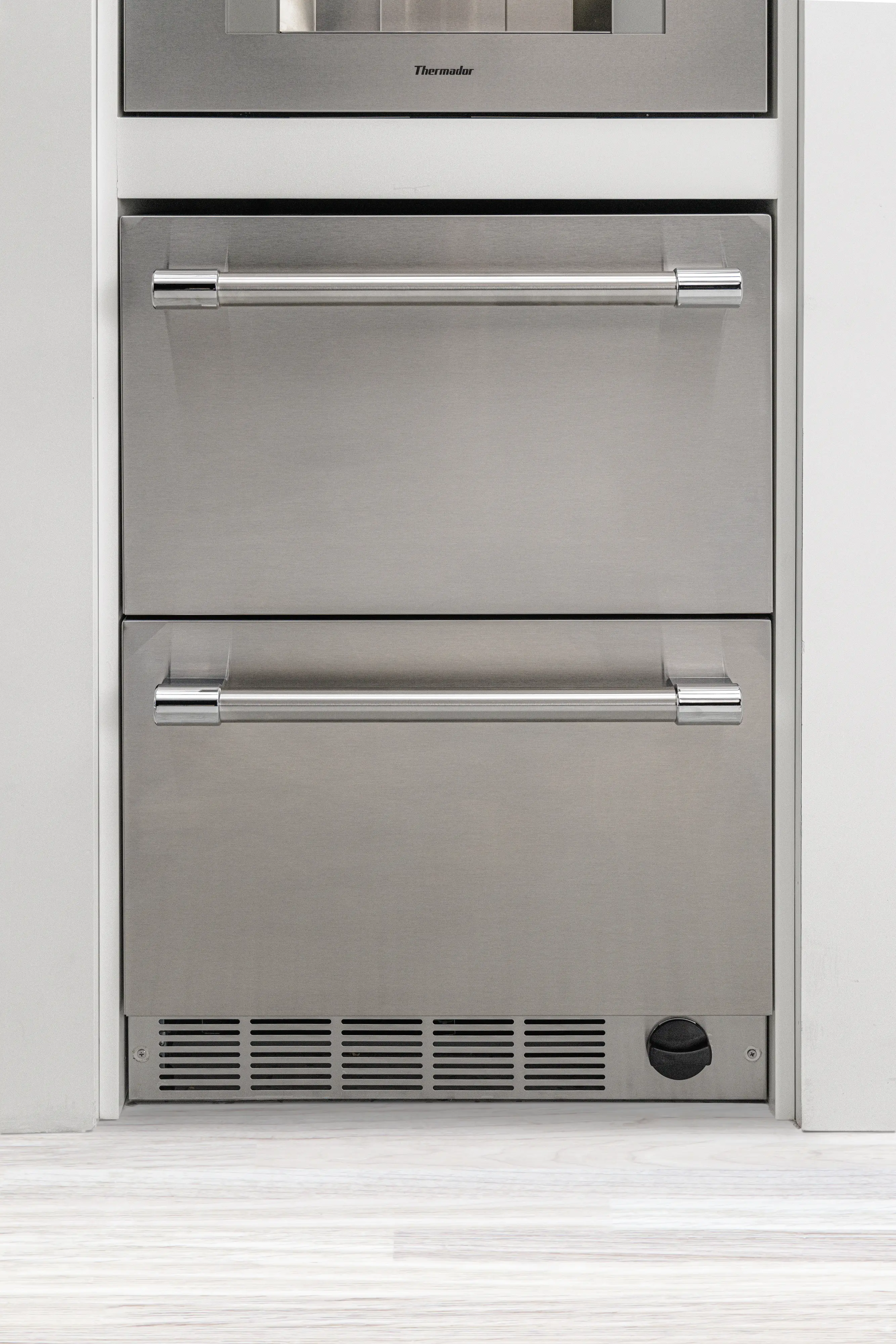 FreedomĀ® Under Counter Combo Drawer Refrigerator/freezer 24'' Professional T24UC925DS
