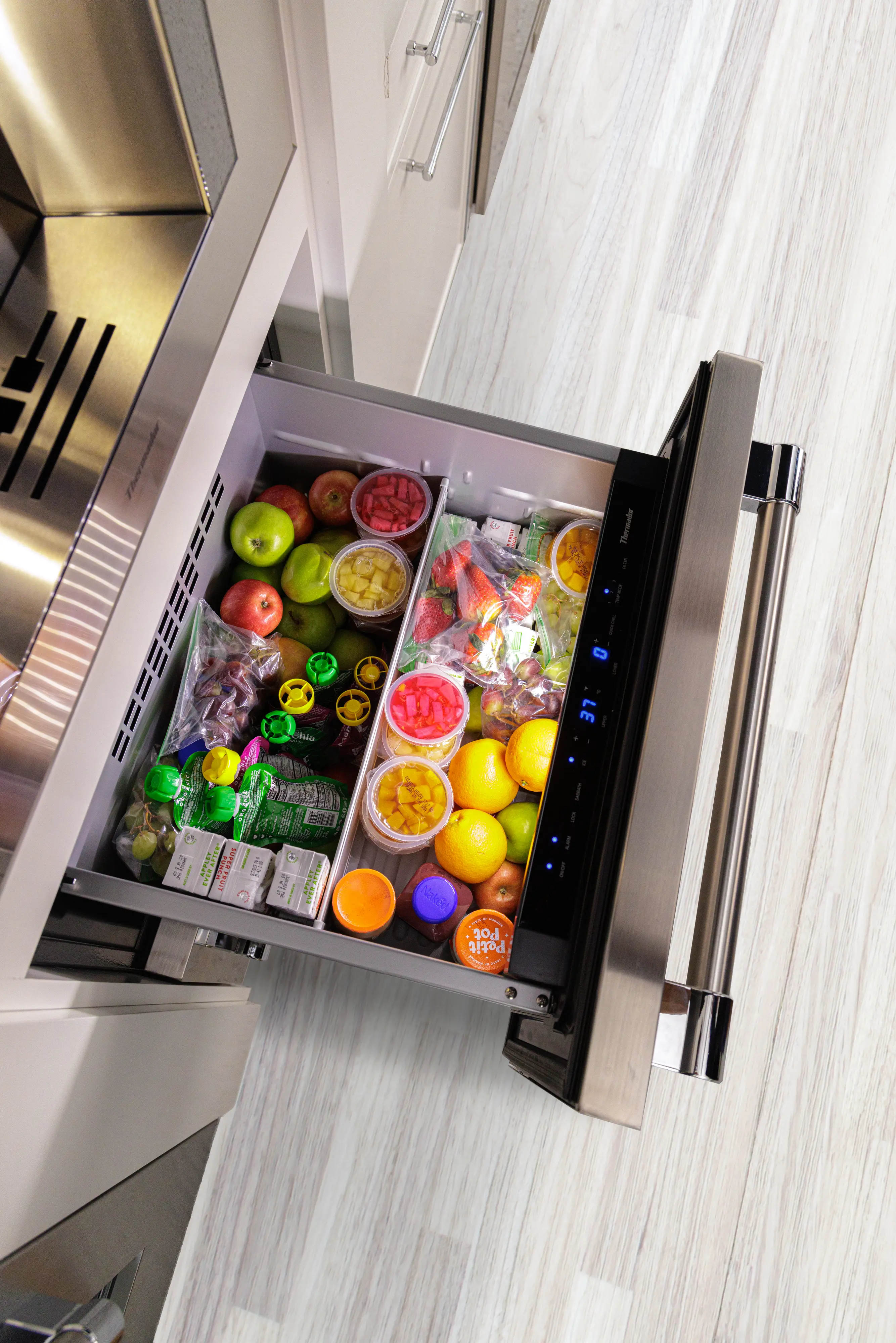 FreedomĀ® Under Counter Combo Drawer Refrigerator/freezer 24'' Professional T24UC925DS