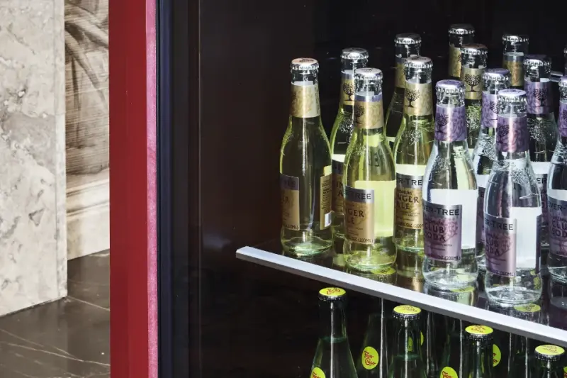 Adjustable tempered glass shelves