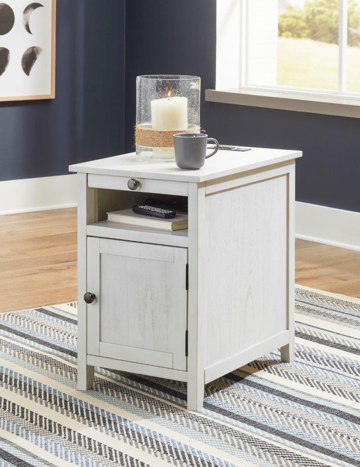 Treytown Antique White Chairside Table T300517