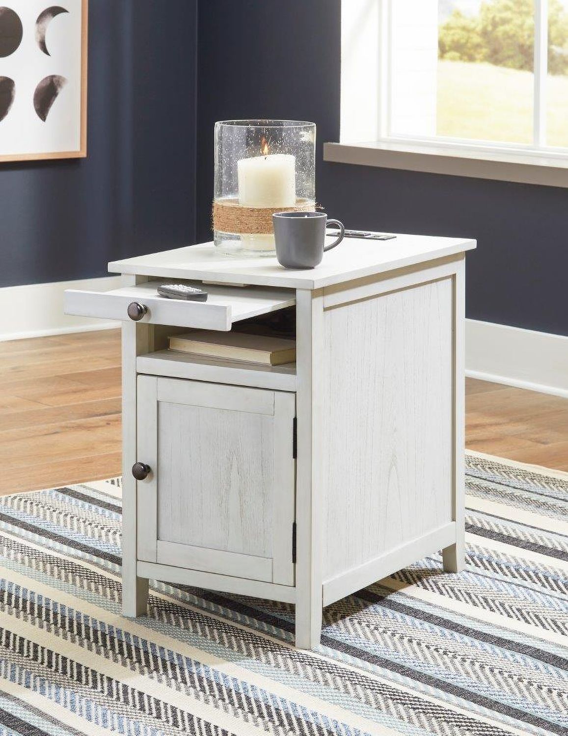 Treytown Antique White Chairside Table T300517