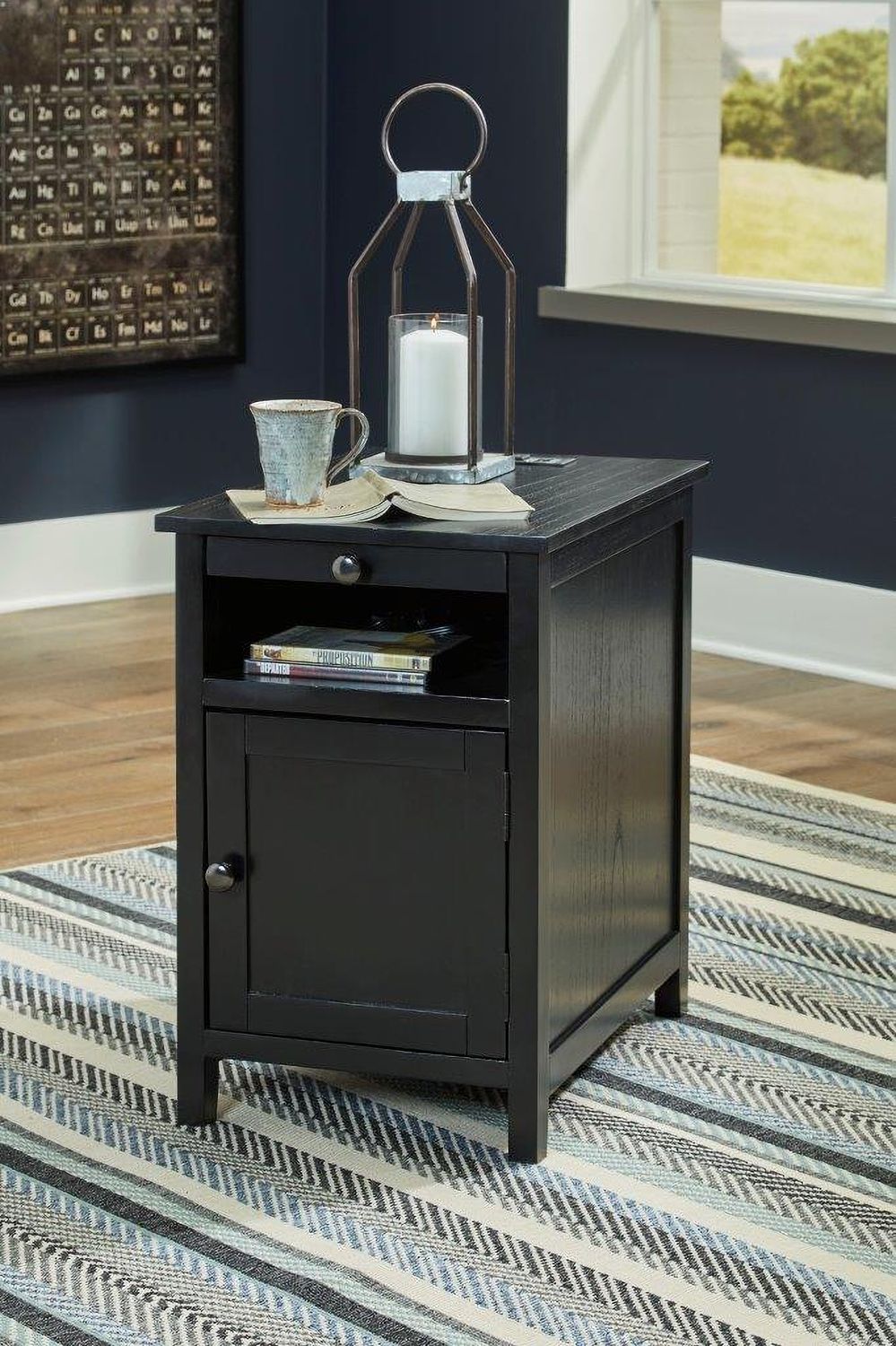 Treytown Black Chairside Table T300617