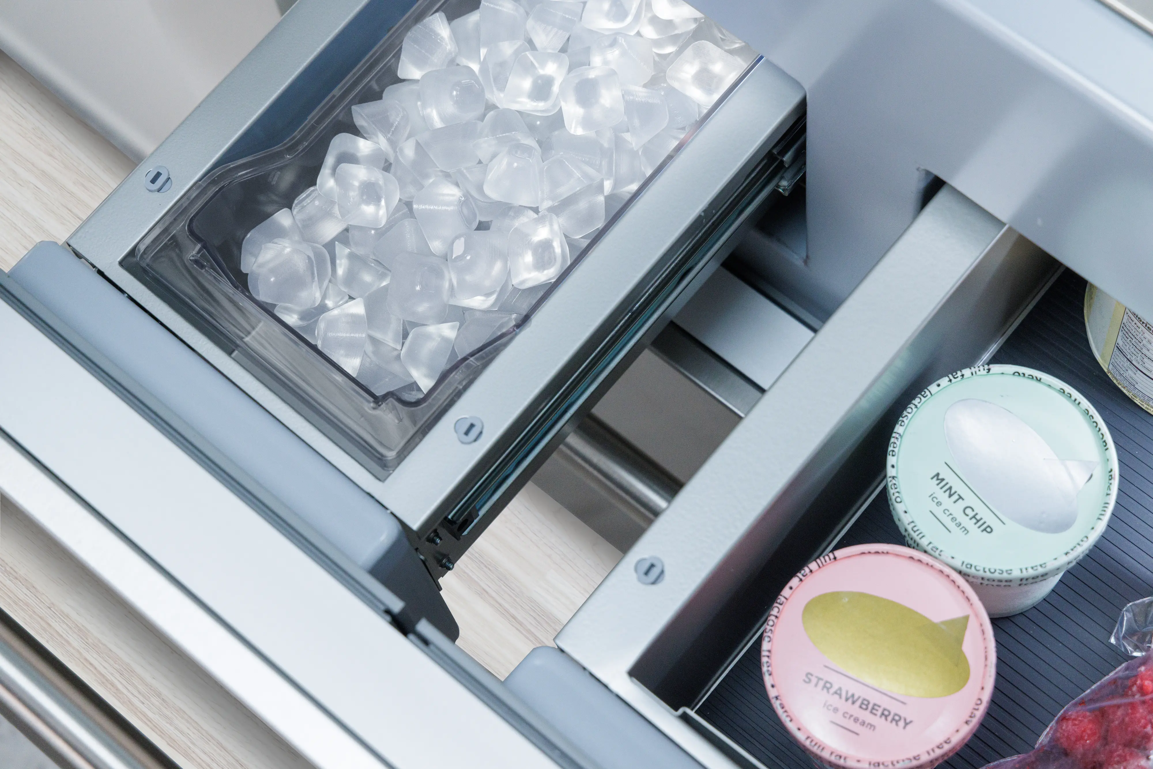 Freedom® Built-in Bottom Freezer 36'' Professional T36BB120SS