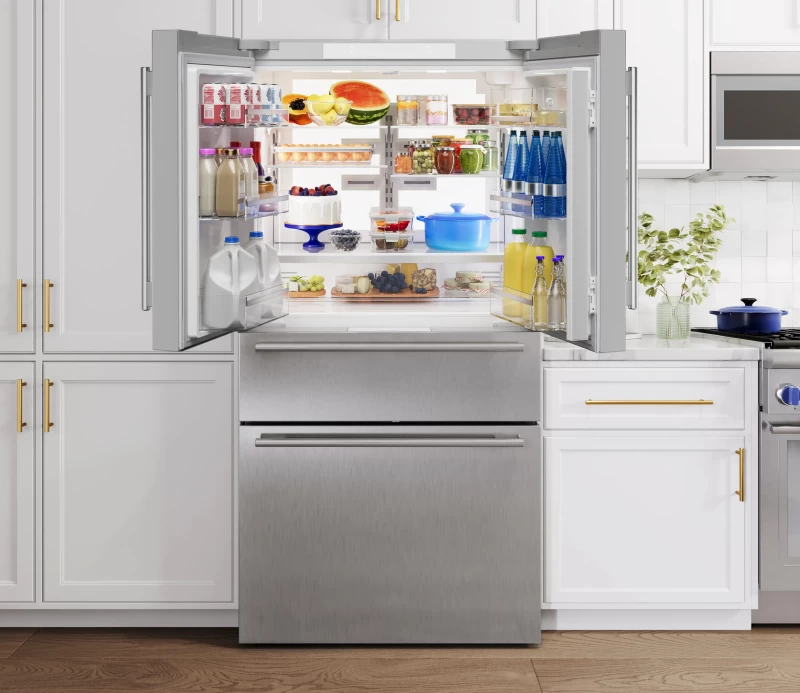 Freedom® Freestanding French Door Bottom Mount Refrigerator 36'' Masterpiece® T36FL810NS