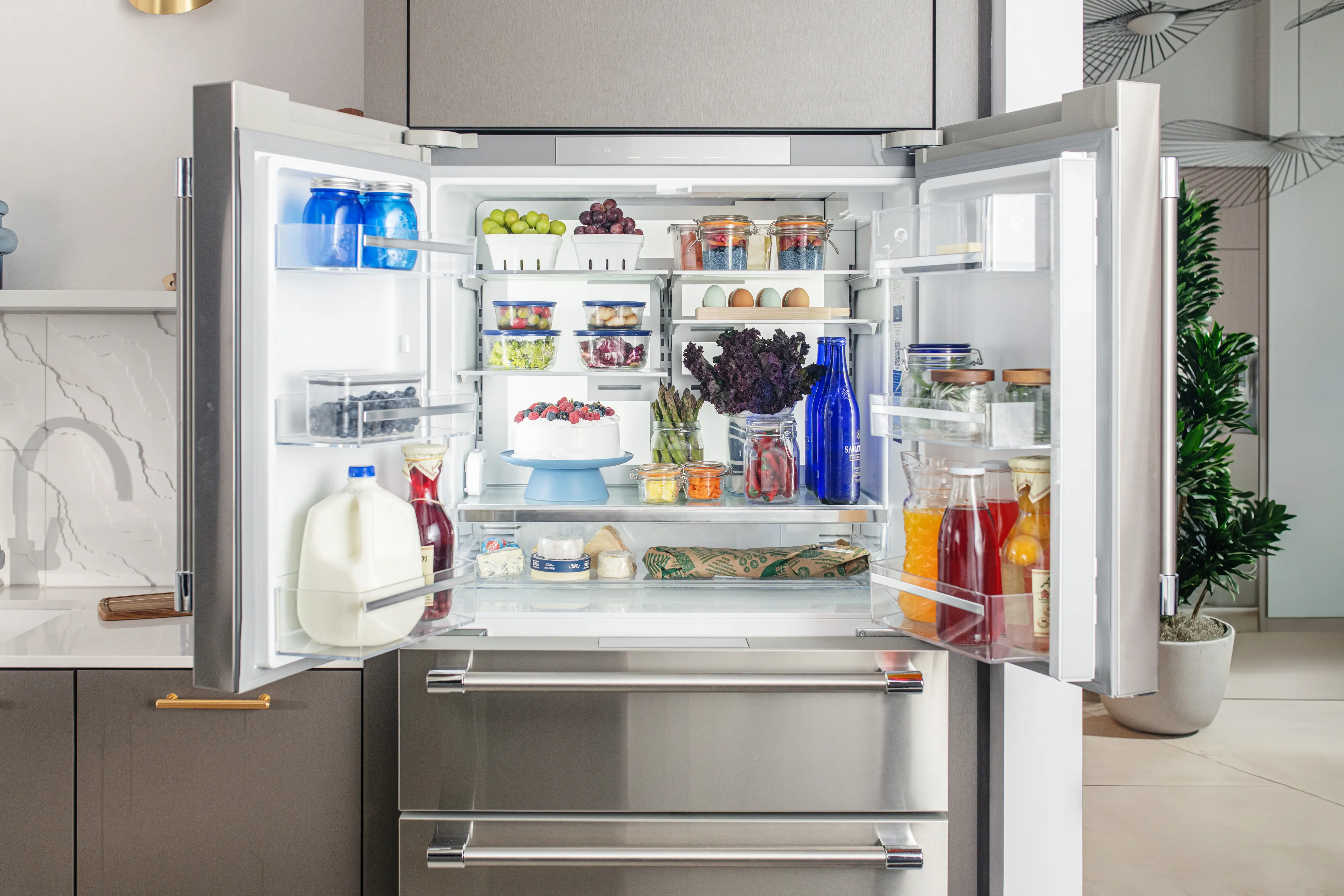 Freedom® Freestanding French Door Bottom Mount Refrigerator 36'' Professional T36FL821NS