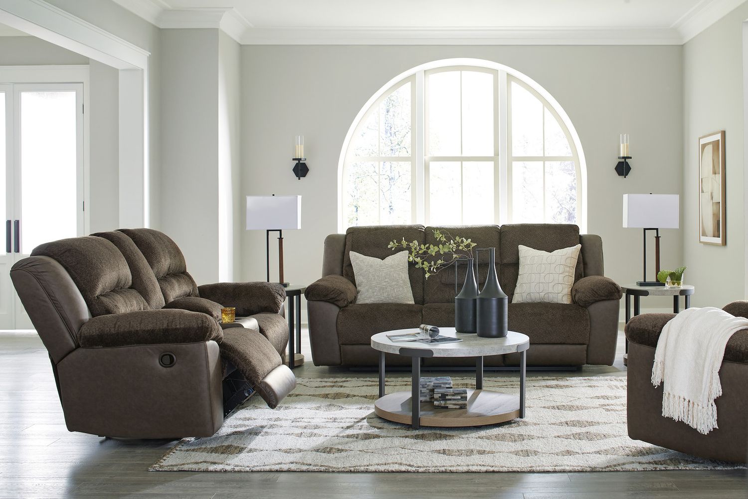 Darthurst Light Brown Table Set of 3 T38313
