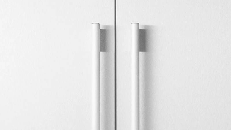 Stainless Steel Panel with Masterpiece® Handle