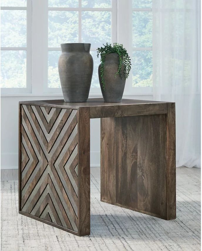 Dreggan End Table In Brown T5672