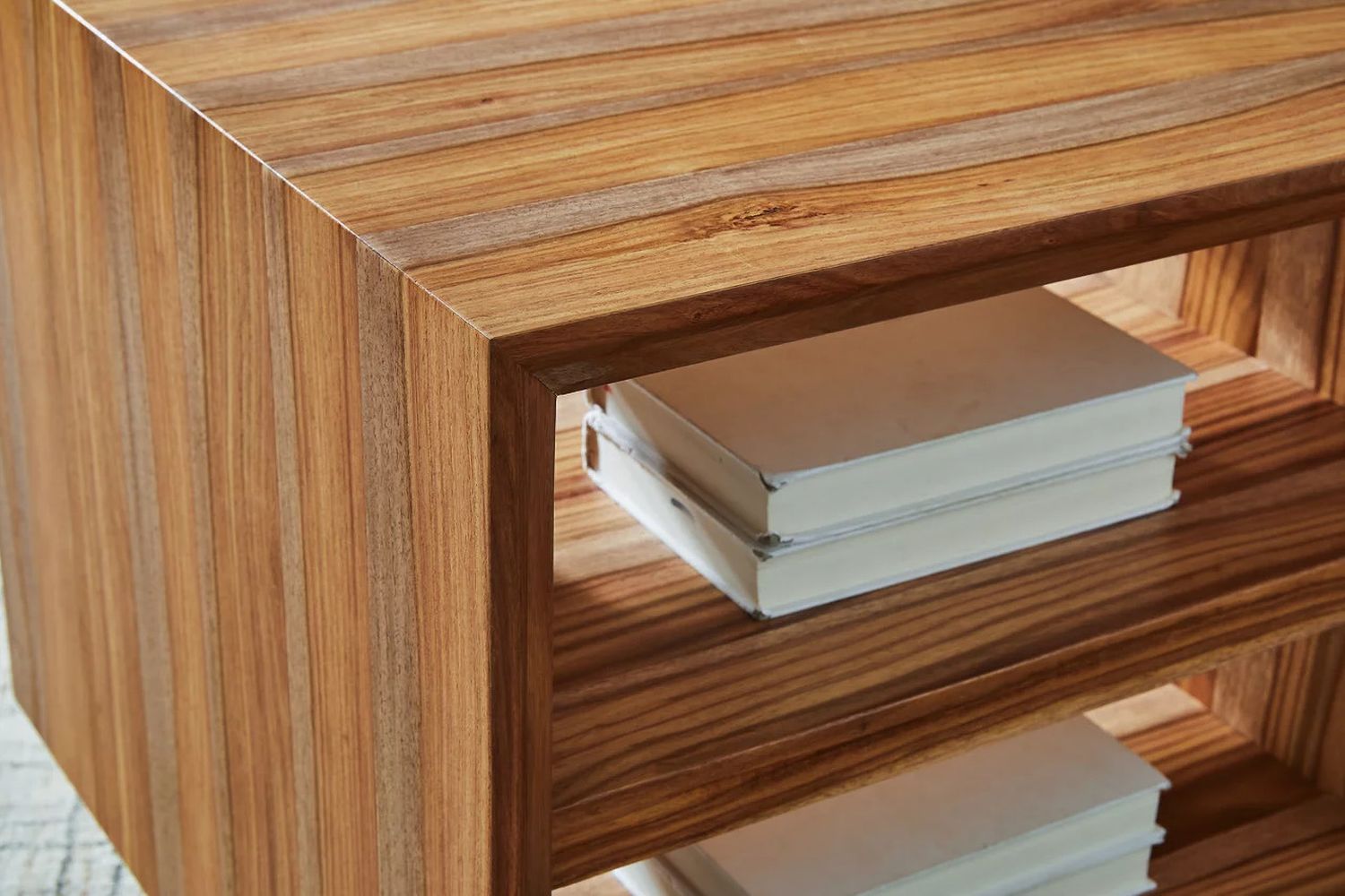 Dressonni End Table In Brown T6902