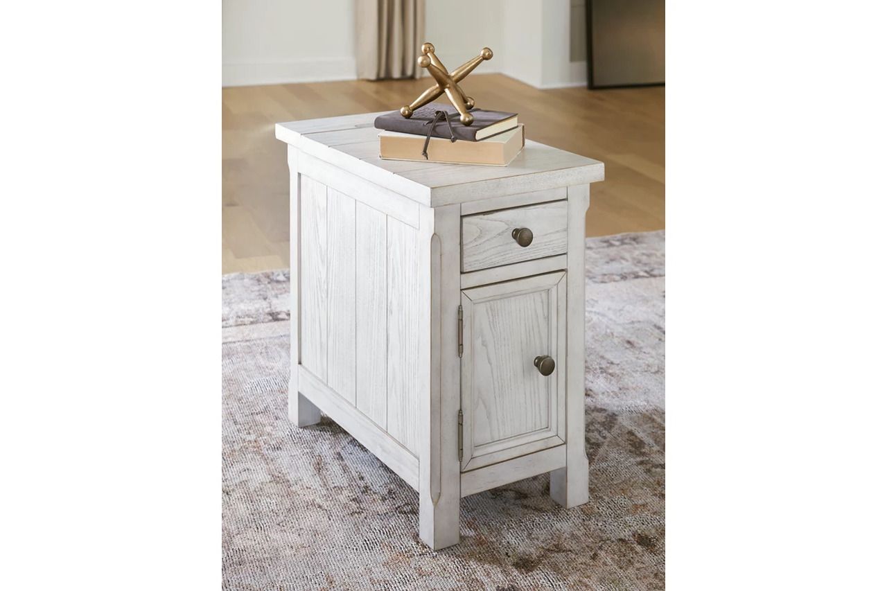 Robbinsdale Chairside End Table In Antique White T7297