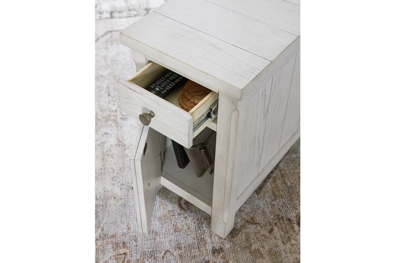 Robbinsdale Chairside End Table In Antique White T7297