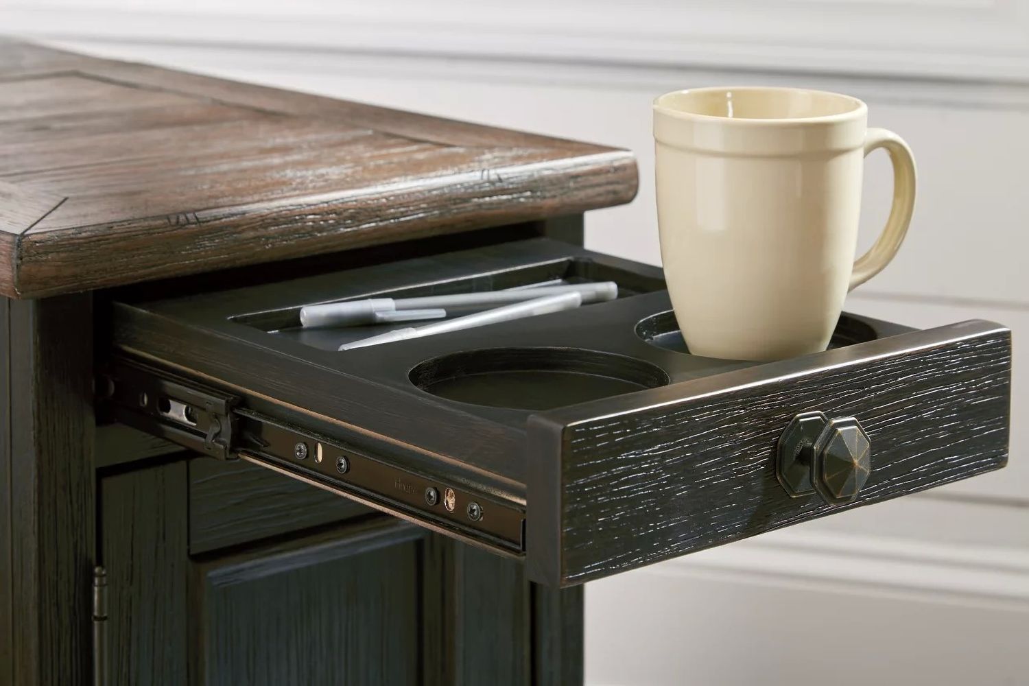 Tyler Creek Brown and Black Chairside End Table T7367