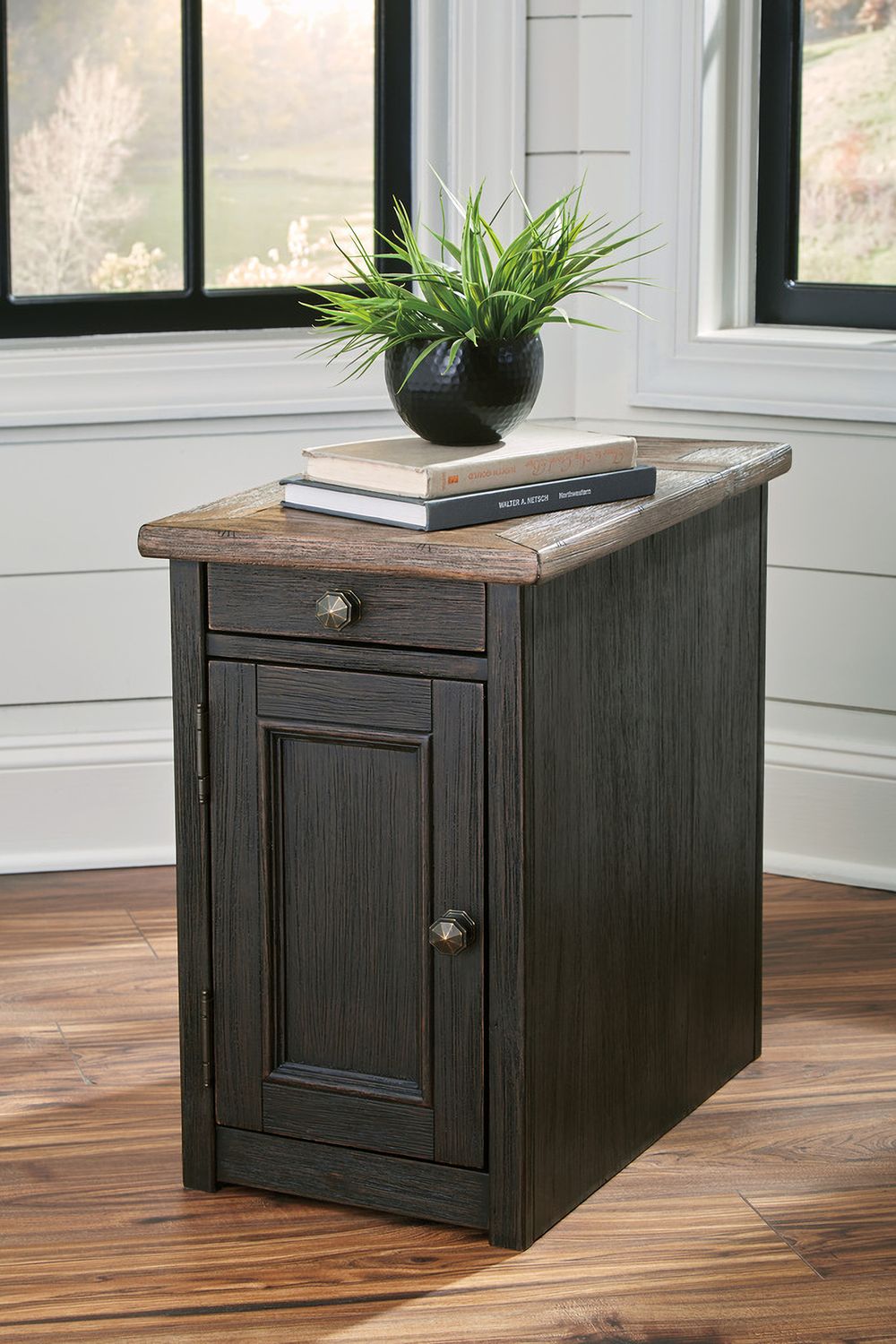Tyler Creek Brown and Black Chairside End Table T7367