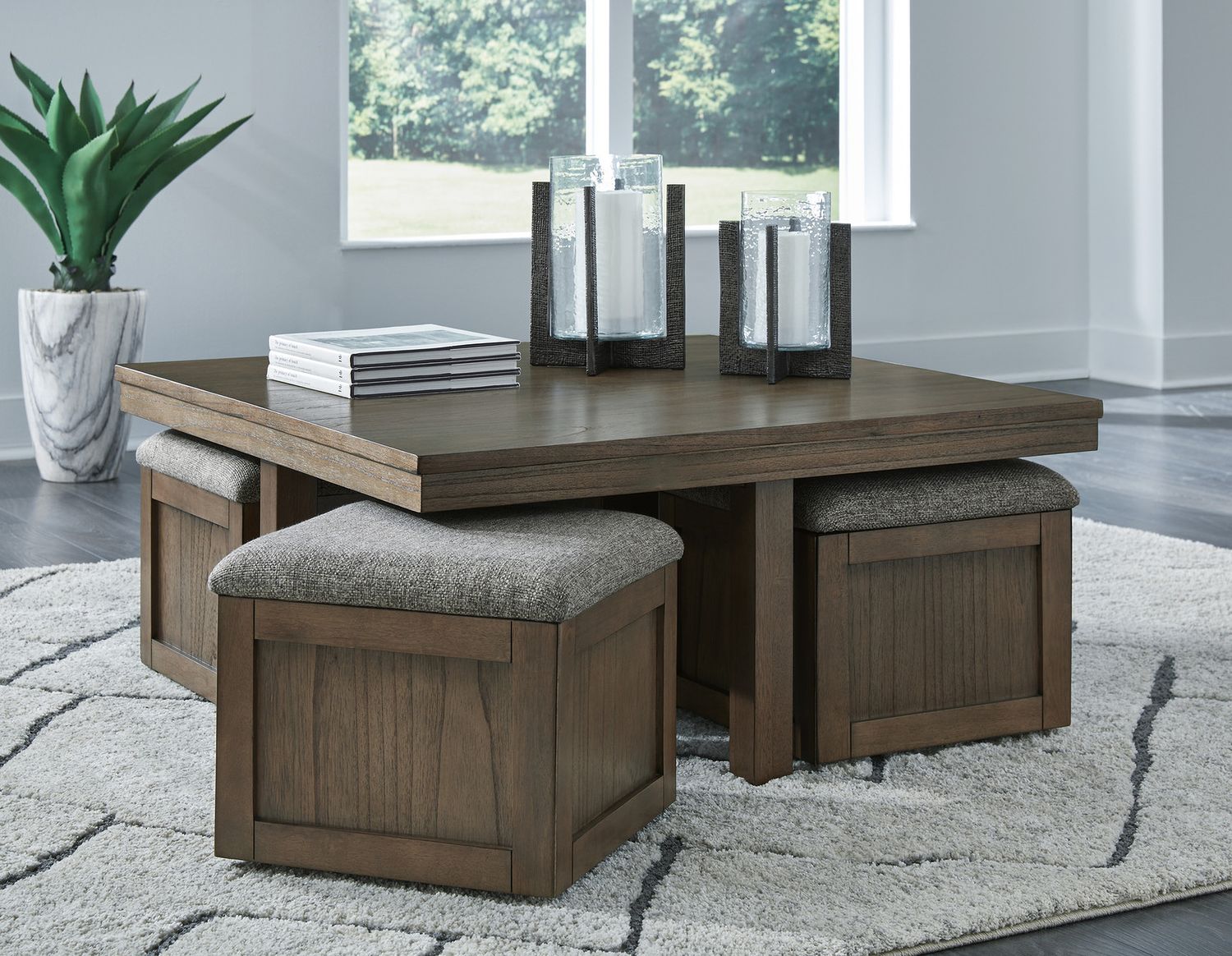 Boardernest Brown Coffee Table With 4 Stools T73820