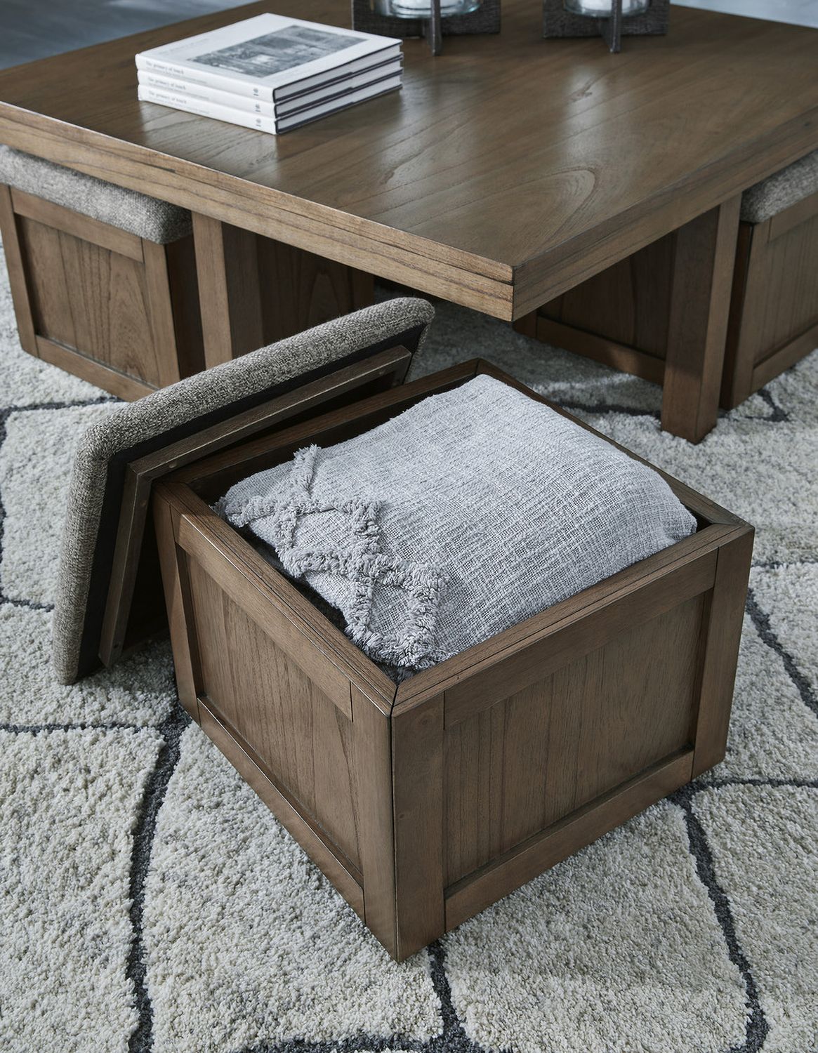 Boardernest Brown Coffee Table With 4 Stools T73820