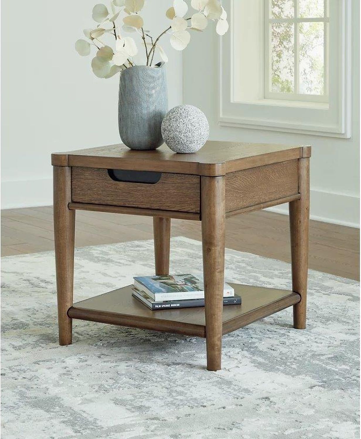Roanhowe End Table In Brown T7693