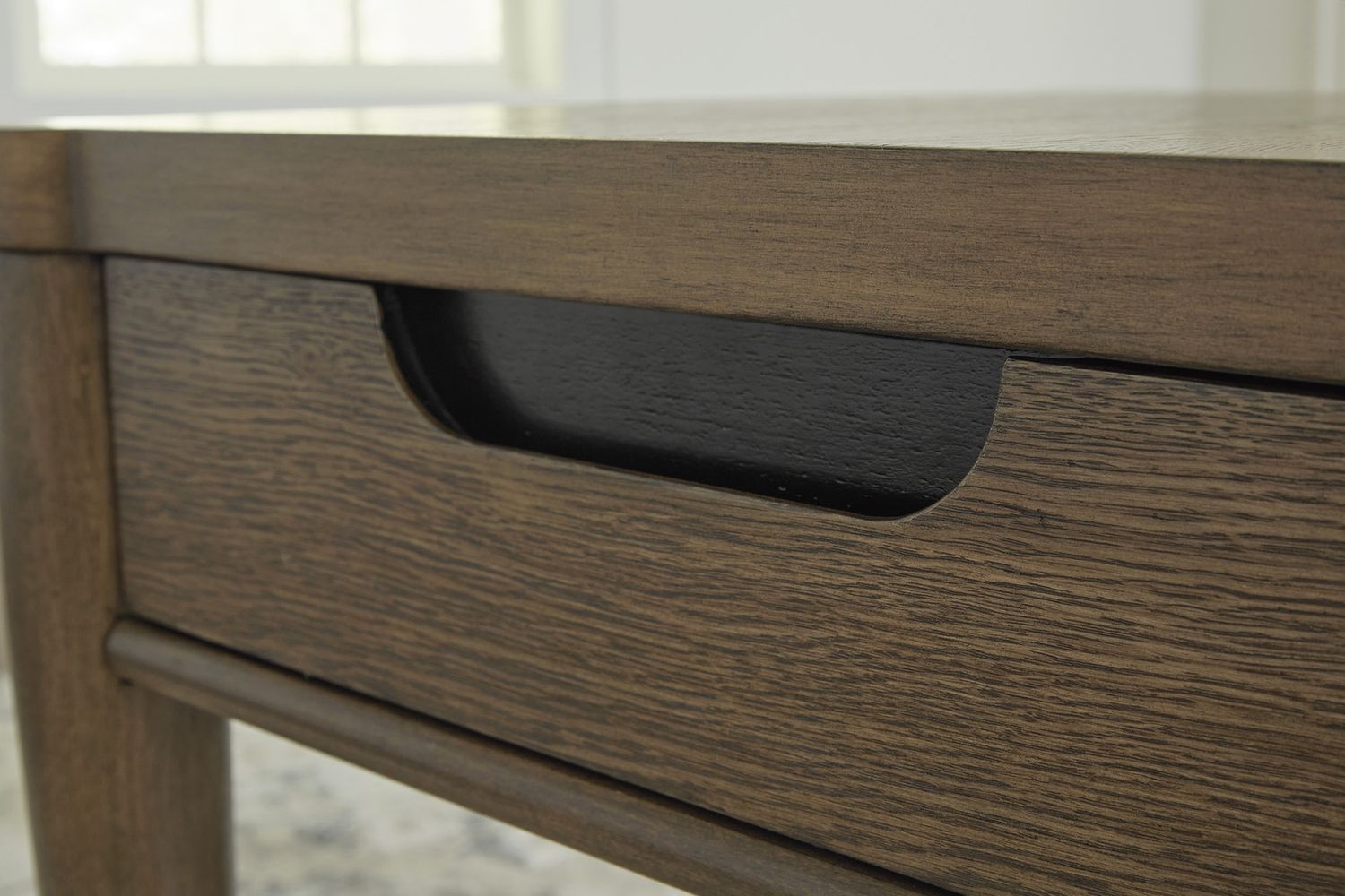 Roanhowe End Table In Brown T7693