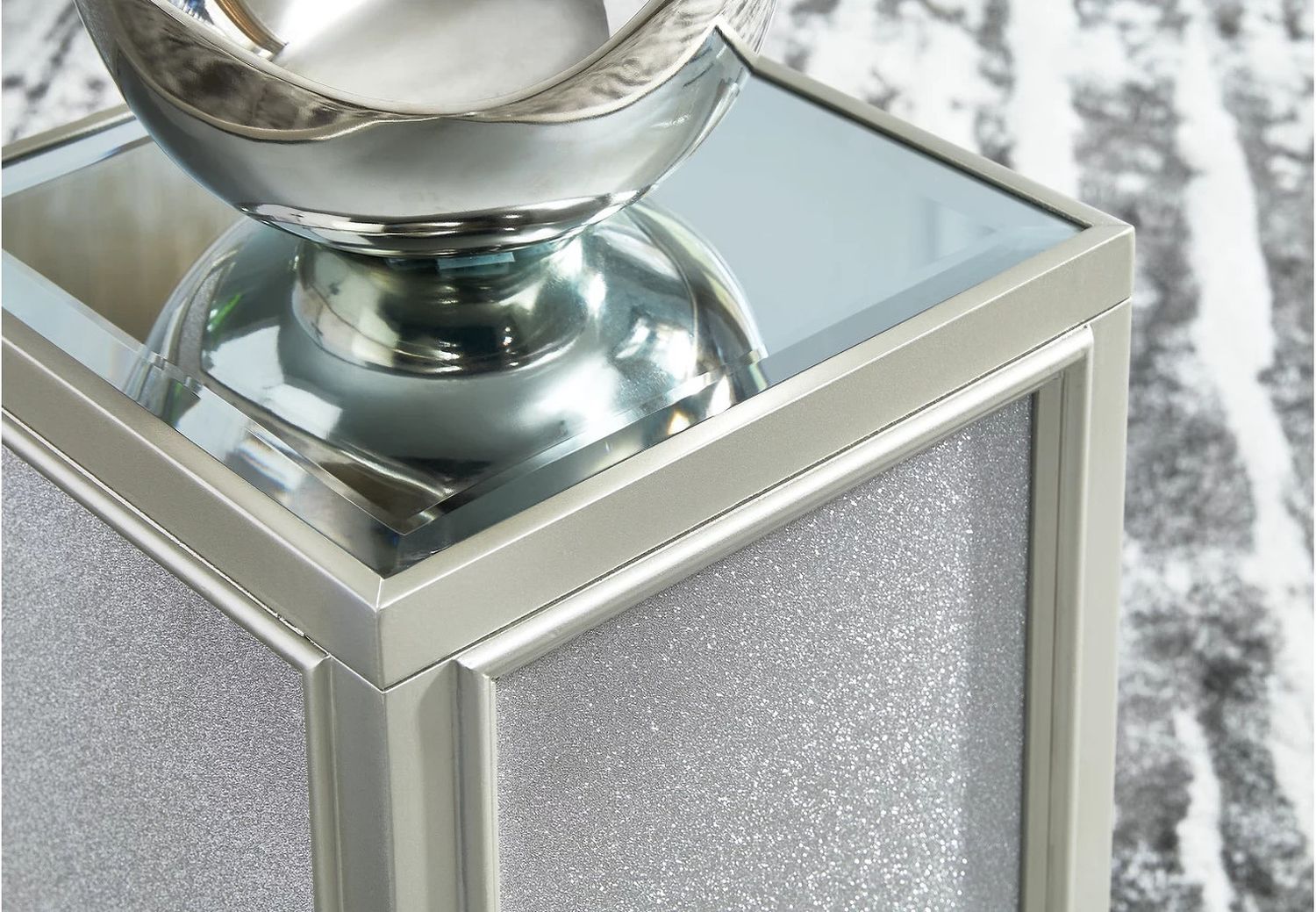 Traleena Silver Finish Nesting End Tables (2/Cn) T95716