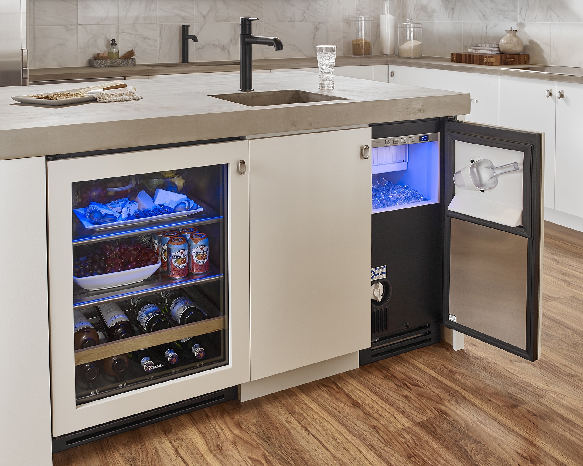 Undercounter Beverage Center, Right Hinged, Espresso, Chrome Hardware TBC24ROGCDSK305H02