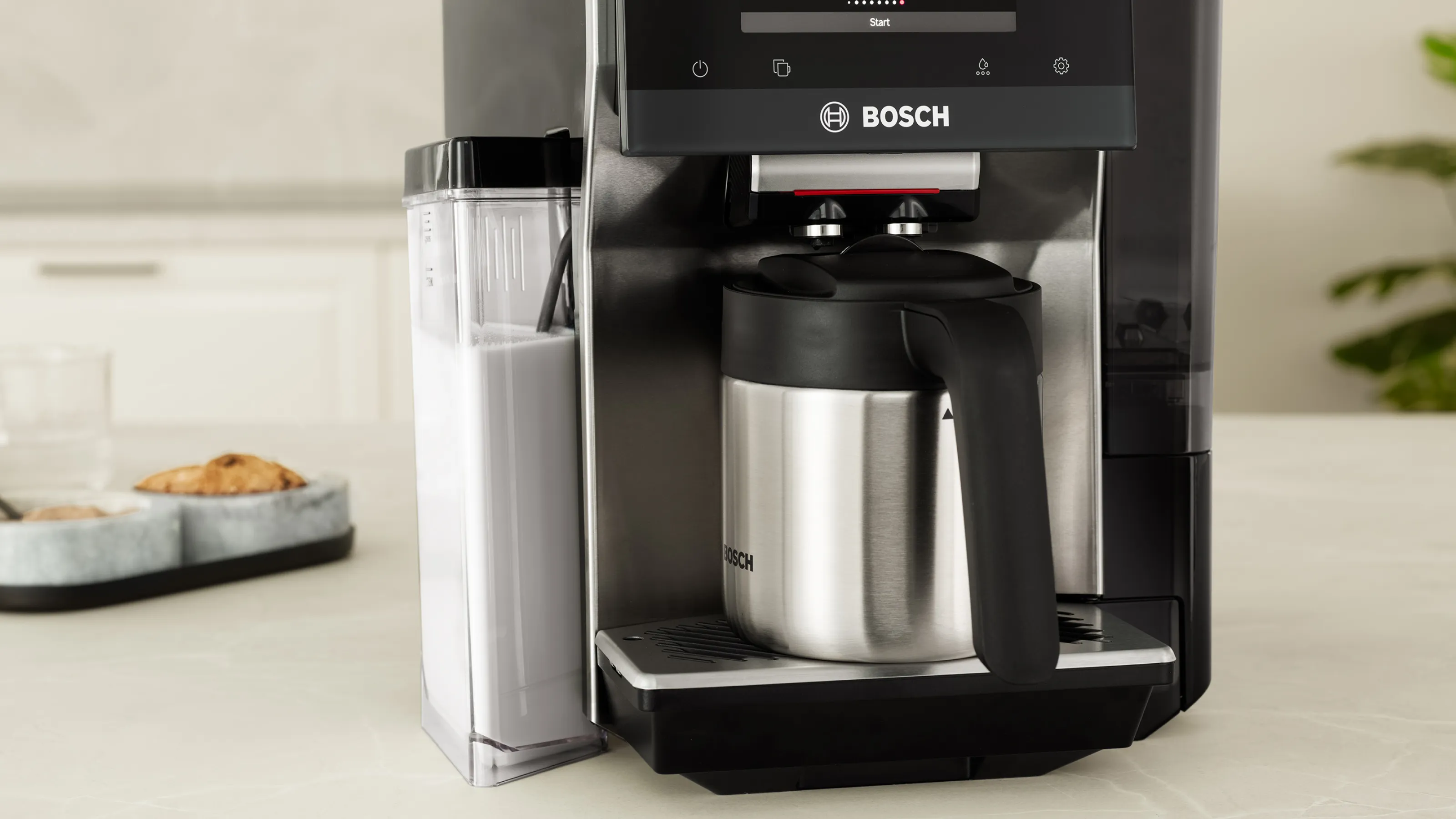 800 Series Fully Automatic Espresso Machine VeroCafe, Removable Water Tank TQU60705