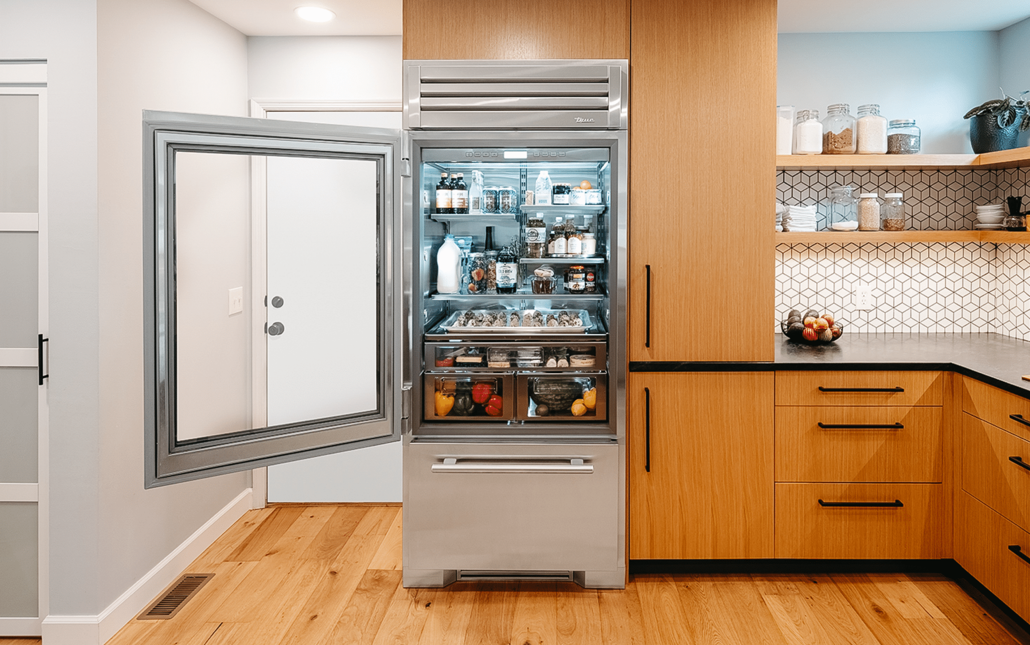 Refrigerator with Bottom Freezer, Left Hinged TR30RBFLSGA