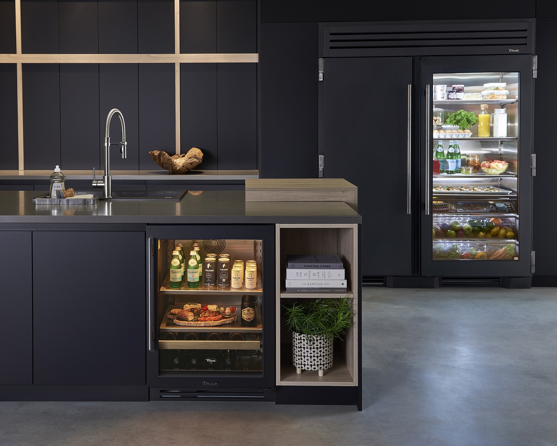 Refrigerator Column, Right Hinged, Ultra Matte Black, Brass Hardware TR36REFRSSC085H01