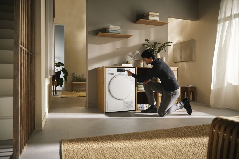 24" T1 Dryer Heat Pump DirectSelect Solid Door White WiFi (Lotus White) TXD160WPLW