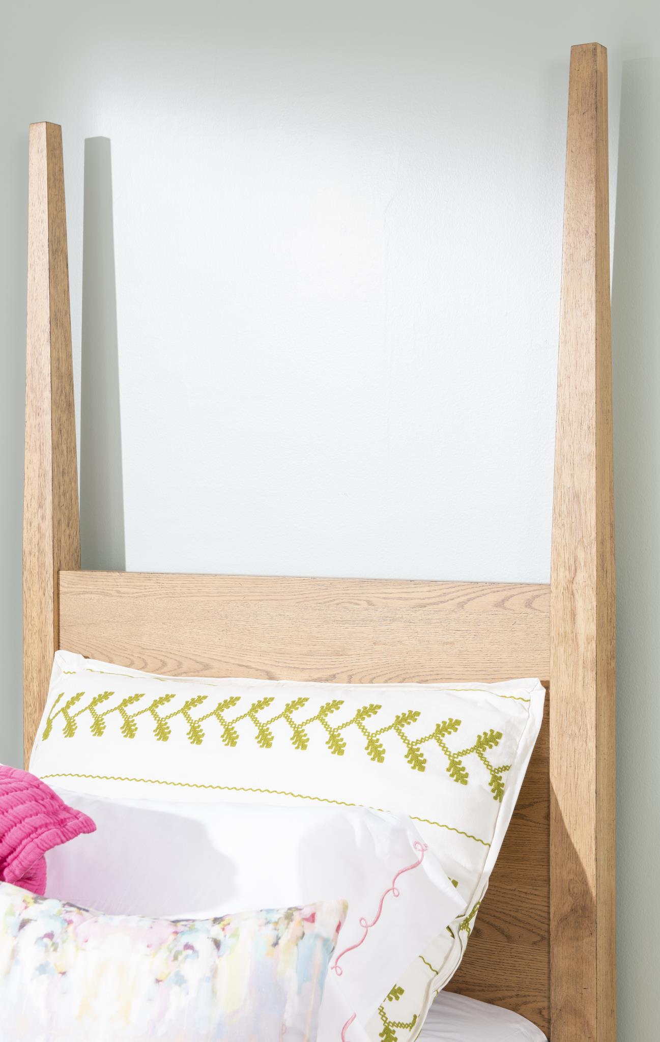 TY4950 Today's Traditions LK Complete Poster Bed Twin 3/3 Natural Hickory TY49504203K