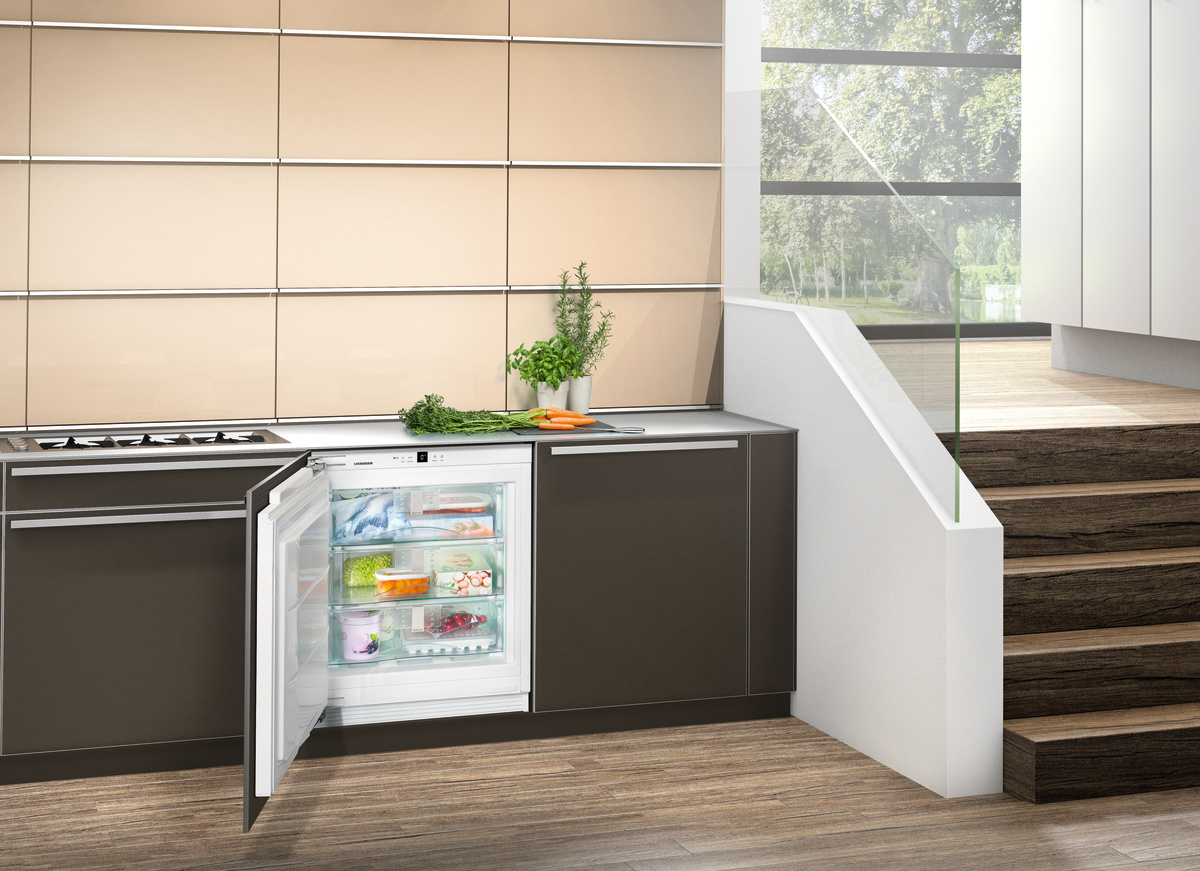 Integrated under-worktop freezer with NoFrost UF501