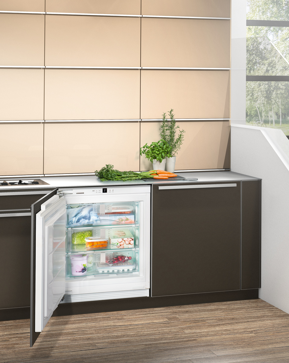 Integrated under-worktop freezer with NoFrost UF501