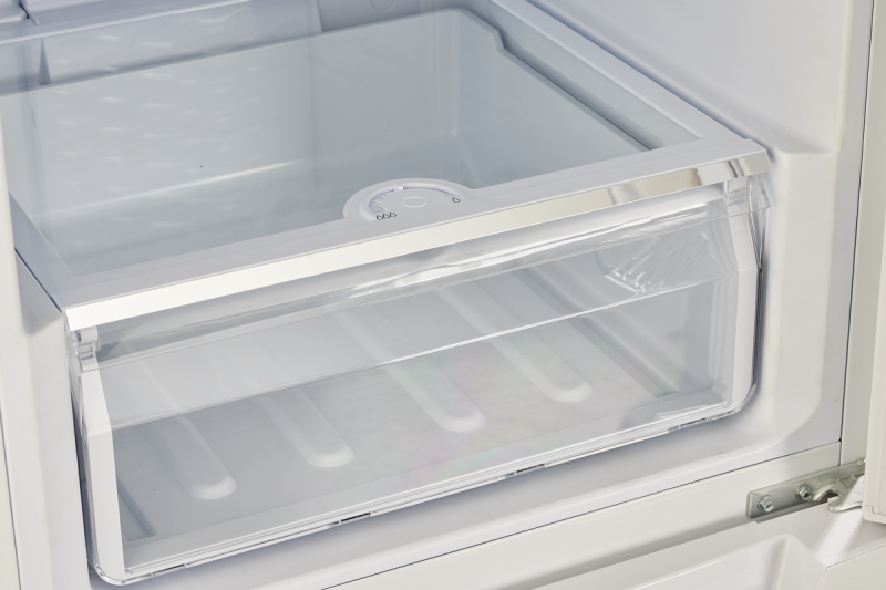 Off-Grid 24-inch 11.7 cu. ft. 325L Solar DC Bottom Freezer Refrigerator UGP325LWDC