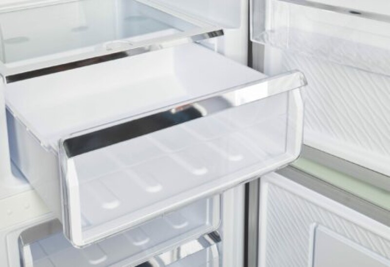 Classic Retro 23.6 in 11.7 cu. ft. Frost Free Retro Bottom Freezer Refrigerator UGP330LLGAC