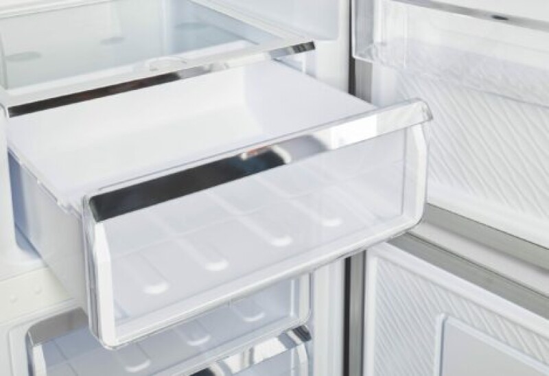 Classic Retro 23.6 in 11.7 cu. ft. Frost Free Retro Bottom Freezer Refrigerator UGP330LWAC