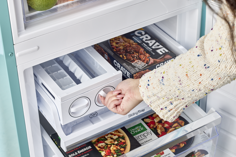 Classic Retro 12 cu.ft. Bottom Freezer Refrigerator UGP340LTAC