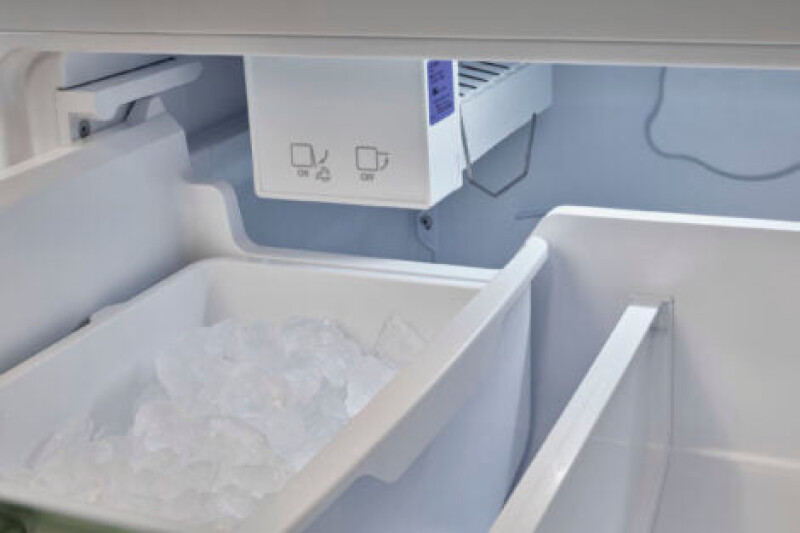 Classic Retro 30 in 17.7 cu. ft. Frost Free Retro Bottom Freezer Refrigerator UGP510LLGAC