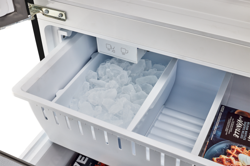 Classic Retro 36-inch 21.4 cu. ft. Frost Free French Door Counter Depth Refrigerator with Built-In Ice Maker® UGP595LBAC