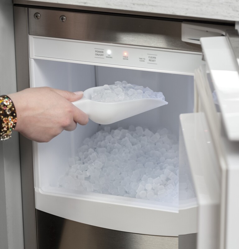 Ice Maker 15-Inch Panel-Ready - Nugget Ice UNC15NJII
