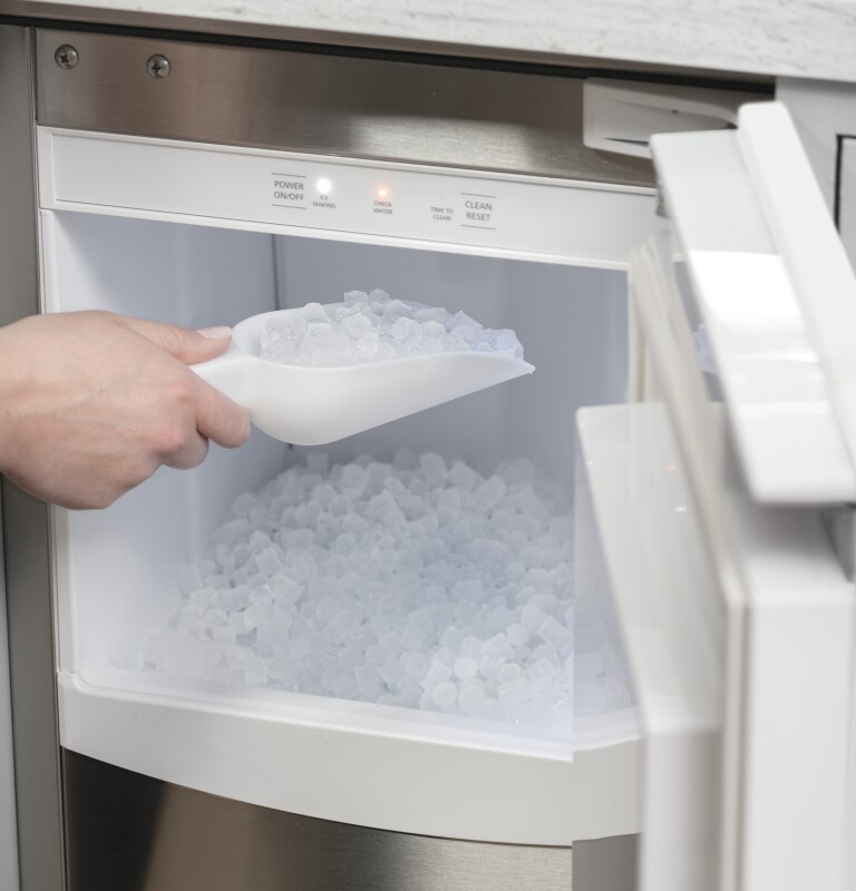 Ice Maker 15-Inch Panel-Ready - Nugget Ice UNC15NJII