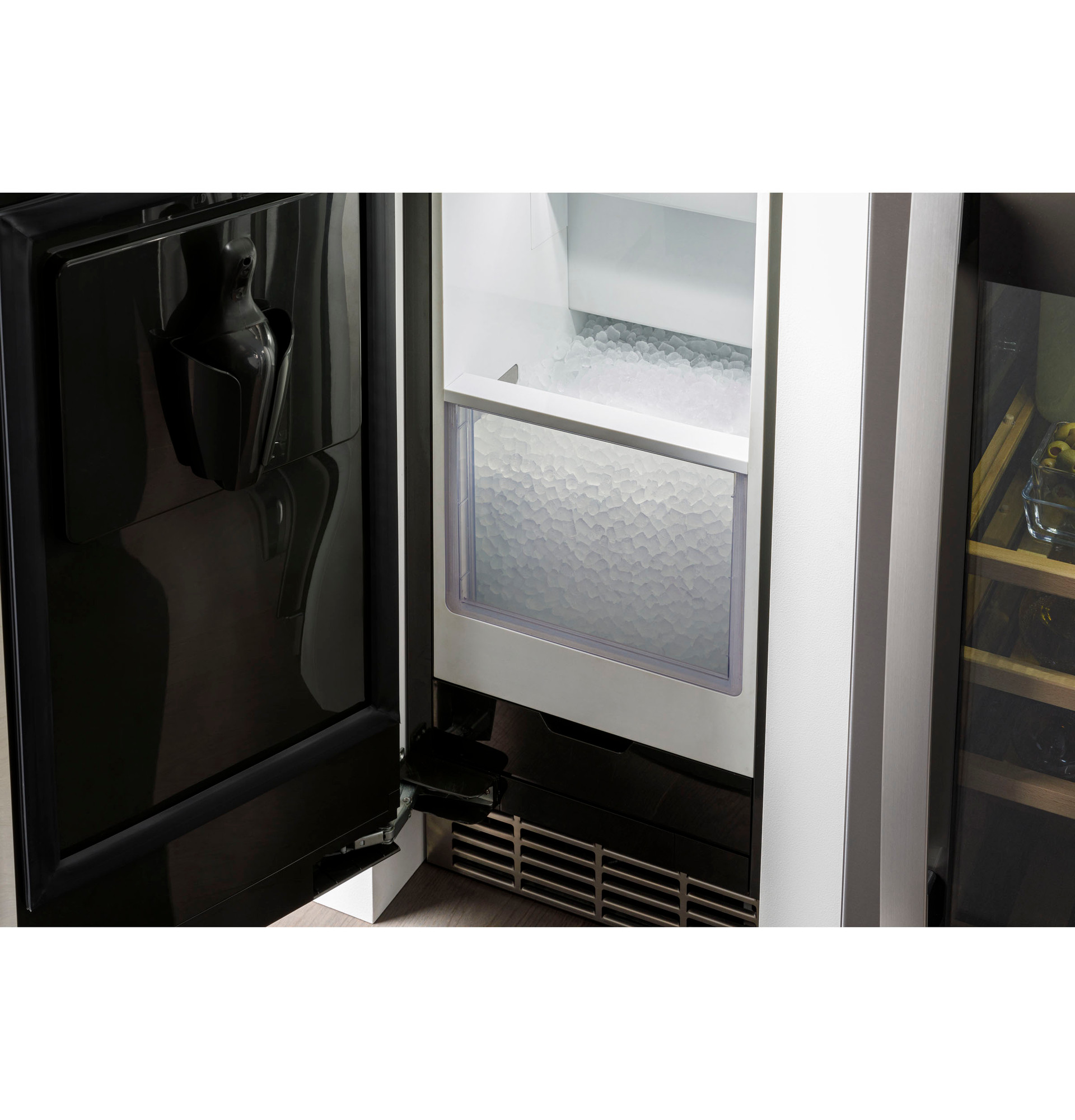 Ice Maker 15-inch Panel-ready - Nugget Ice UNC15NPRII