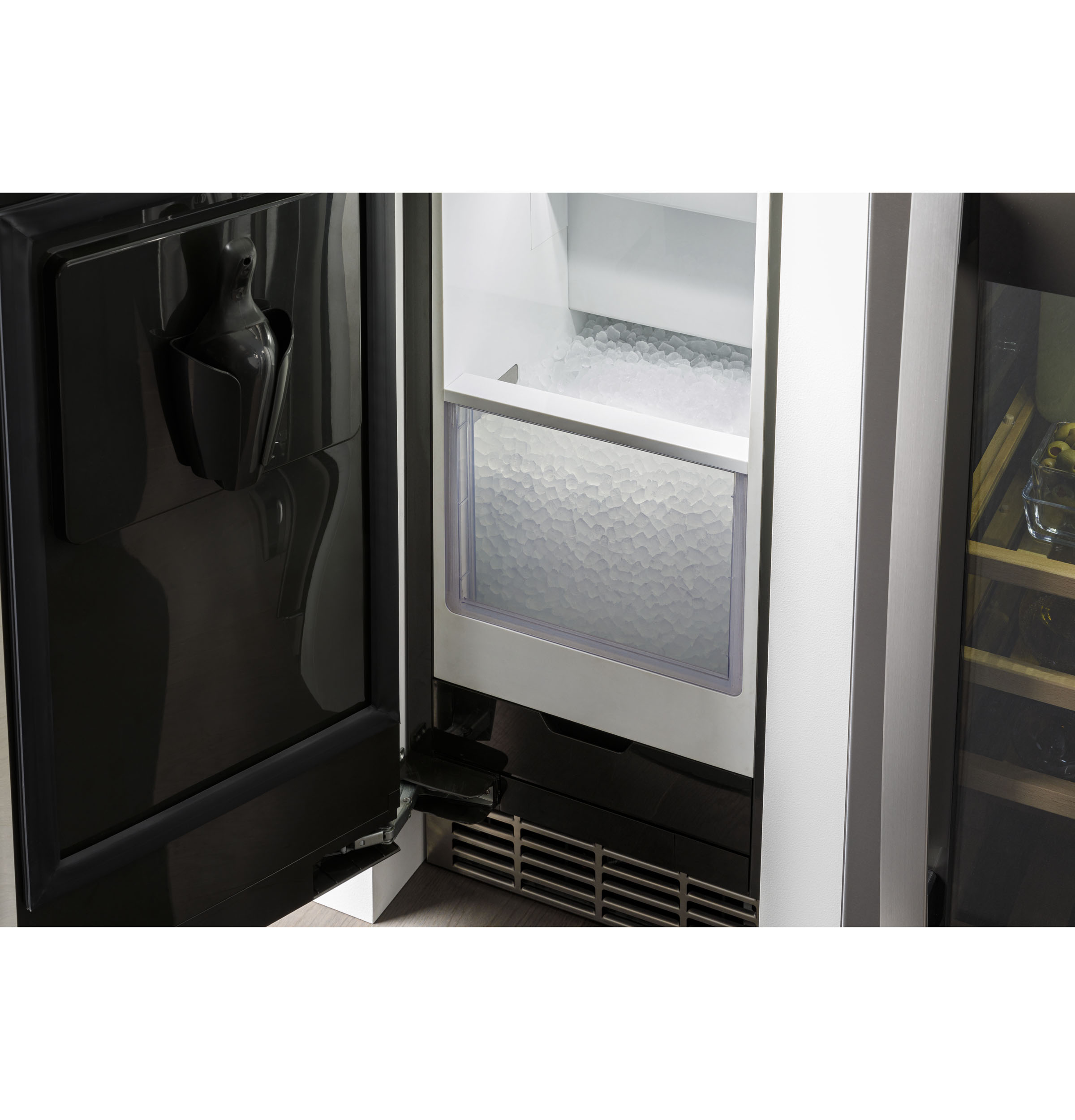 Ice Maker 15-Inch Panel-Ready - Nugget Ice UNC15NPRII