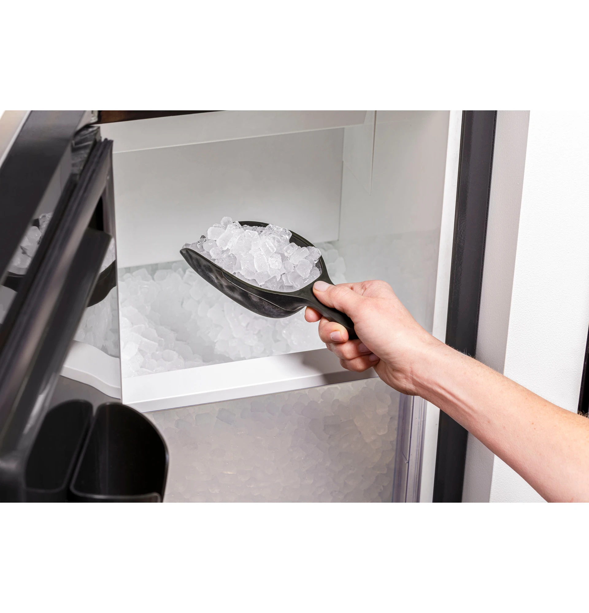 Ice Maker 15-Inch Panel-Ready - Nugget Ice view 40
