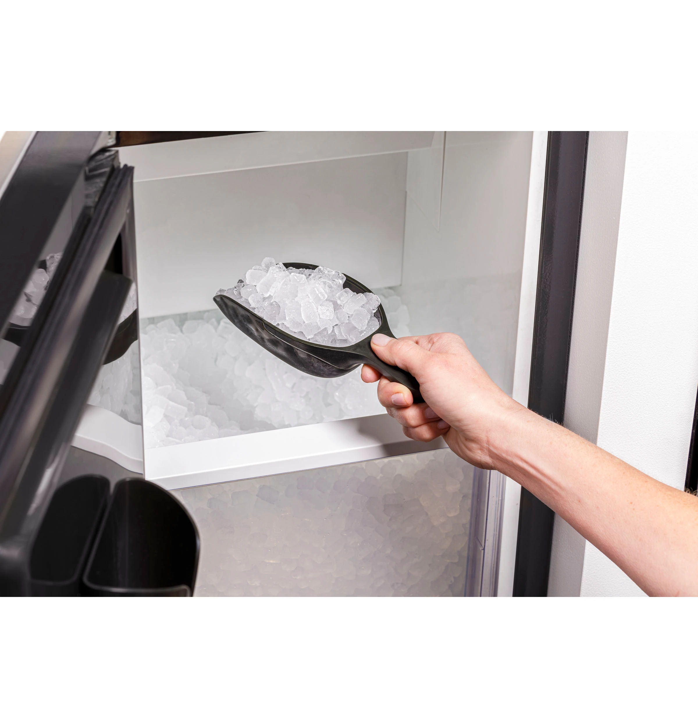 Ice Maker 15-inch Panel-ready - Nugget Ice UNC15NPWII